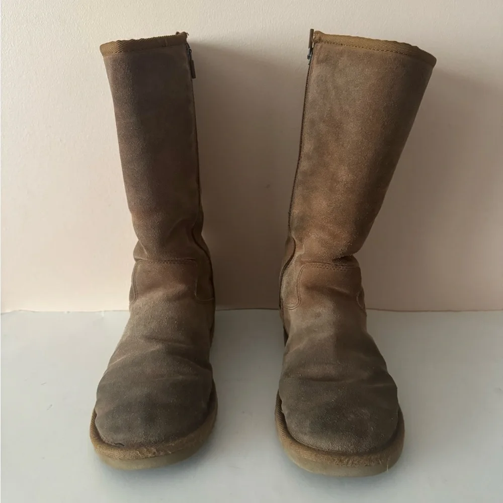 UGG real shearling suede leather Winter Boots with Side Zipper. Size: 8